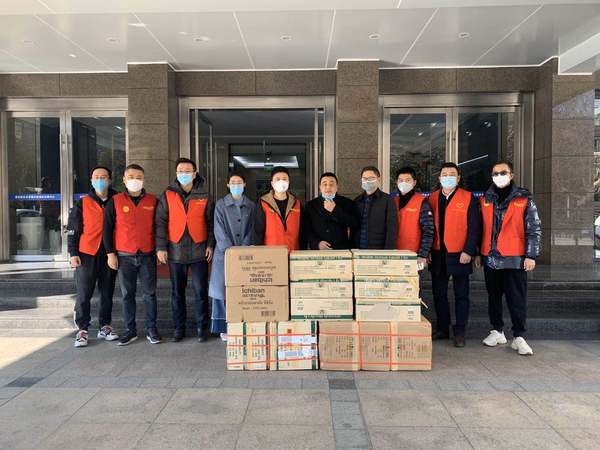 2 邹华委员召集区内青年企业家募捐、采购医护用品捐往一线。