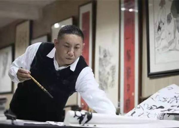 张 军