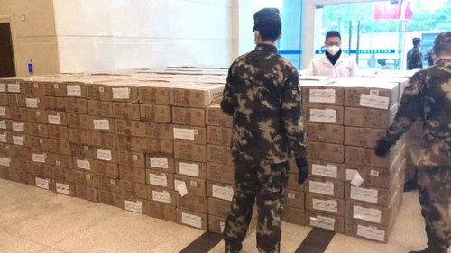 1 朝阳区政协委员易拓新所在单位，向湖北省公安厅捐赠了价值1000万元药品。.webp