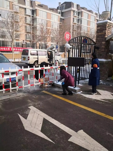 3    区政协委员郭晓静为朝阳区东湖街道购买口罩等防控物资，助力我区疫情防控工作。.webp