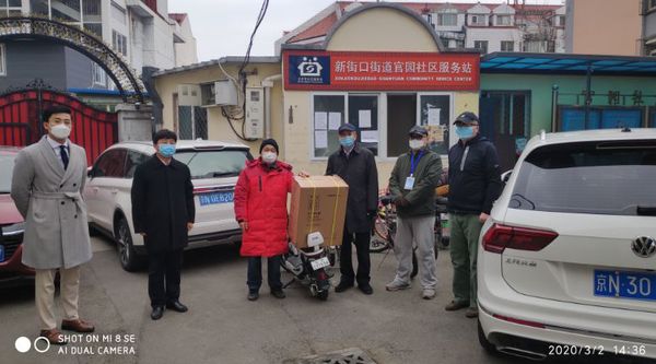 2民盟市委领导参与社区防控，盟员代表向社区赠送净化器