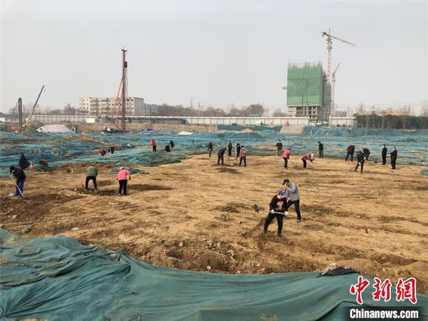 郑州市青年人才公寓荥泽苑项目(一期)项目考古发掘复工。郑州市文物局供图