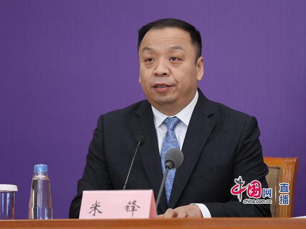 国家卫生健康委新闻发言人、宣传司副司长米锋主持发布会