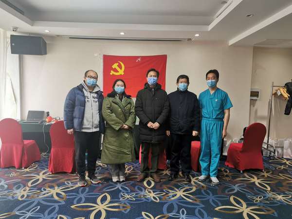 大风降温天气王佑明同志到集中观察点现场调度防寒保暖工作