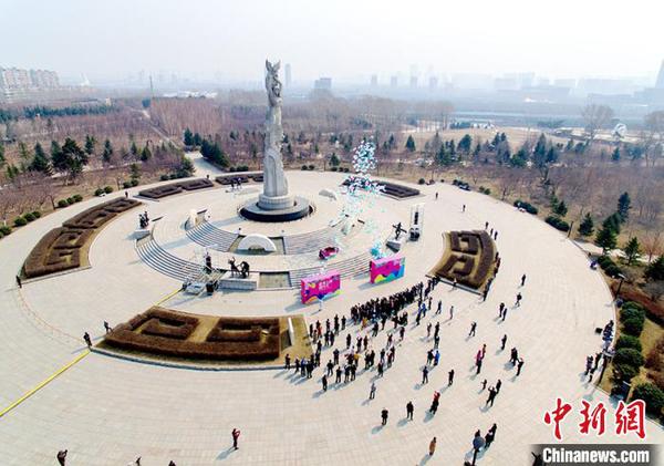 “春之声”百场街头钢琴音乐秀现场。长春市文化广播电视和旅游局供图