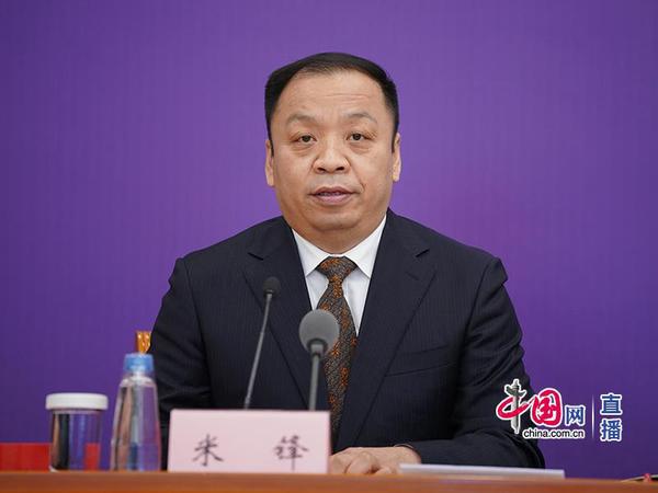 国家卫生健康委新闻发言人、宣传司副司长米锋主持发布会