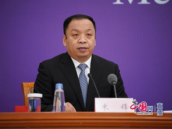 国家卫生健康委新闻发言人、宣传司副司长米锋主持发布会