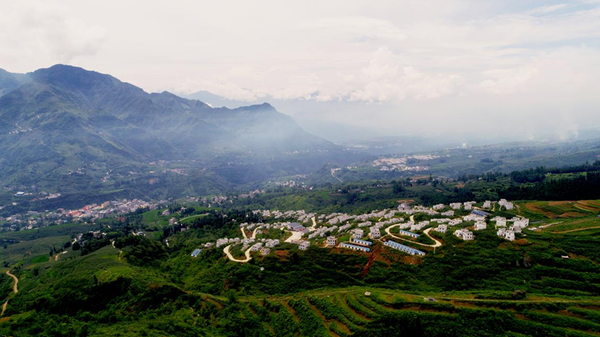 雷波县马处哈三峡新村。摄影：昝昭