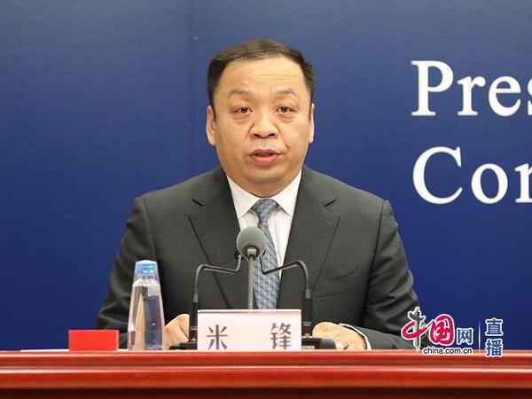 国家卫生健康委新闻发言人、宣传司副司长米锋主持发布会