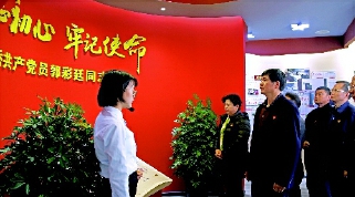     2019年12月10日，保山市政协机关到腾冲市猴桥镇开展主题党日活动。　（翁小烈　摄）