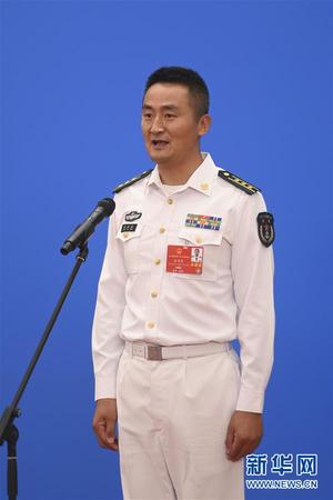 　　5月25日，第十三届全国人民代表大会第三次会议举行第二场“代表通道”采访活动。这是全国人大代表赵岩泉通过网络视频方式接受采访。 新华社记者 陈晔华 摄