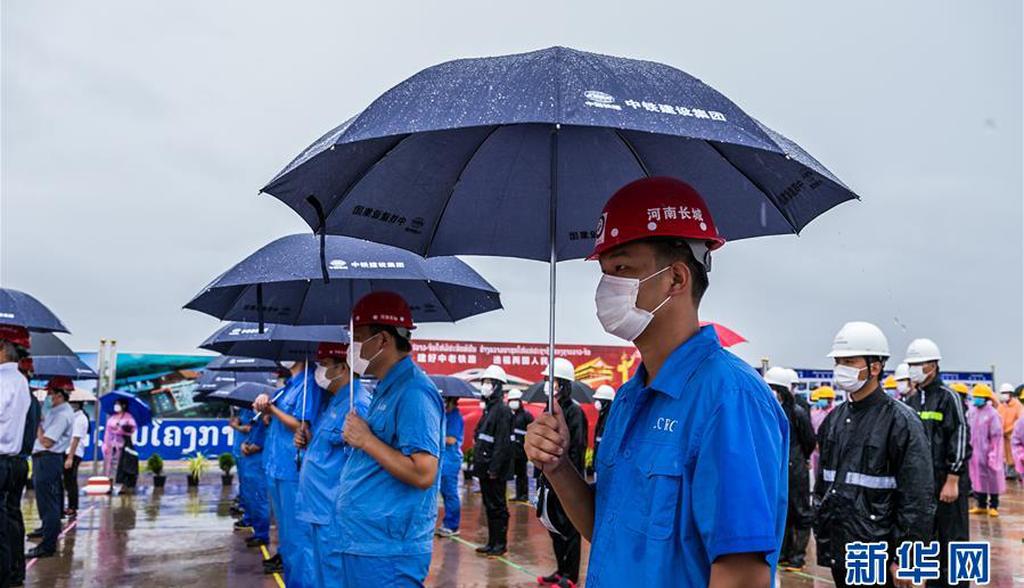 中老铁路万象站开工