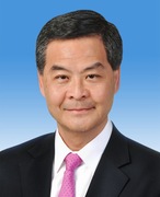 梁振英简历