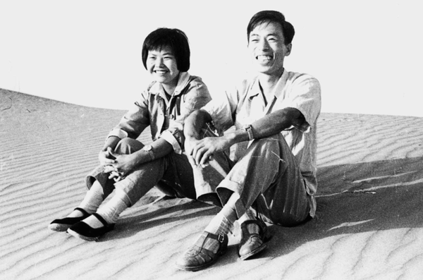 5   1965年 樊锦诗与彭金章在莫高窟合影