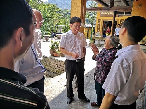 中国原子能党委书记、董事长辛锋赴中核集团对口扶贫点石柱县走访调研