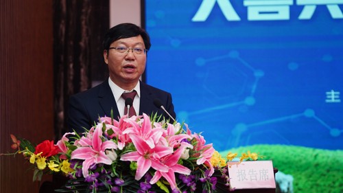 高级兽医师、重庆澳龙生物制品有限公司总经理伏刚发言