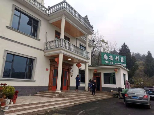吴从华和李纪芳夫妇经营的“廊桥别苑”。人民政协网记者付振强 摄
