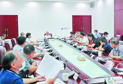 自治区政协常委围绕“强化法律支撑，高水平建设中国(广西)自由贸易试验区”主题建言献策。