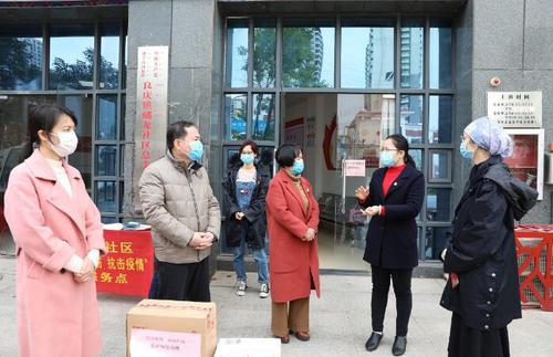 2020年2月18日，自治区政协机关党委组织党员深入南宁市良庆区良庆镇蟠龙社区，详细了解新型冠状病毒肺炎疫情防控工作开展情况，并代表自治区政协办公厅、广西协力扶助基金向该社区捐赠酒精、一次性医用手套等防疫物资。