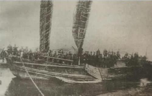 一九四二年十一月，苏中军区海防团成立。