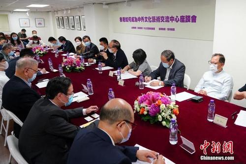 图为座谈会现场。 中新社记者 张炜 摄