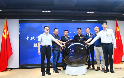 活动上,领导和嘉宾共同点亮活动“启动仪“。人民政协报 人民政协网记者 田福良 摄 活动上,领导和嘉宾共同点亮活动“启动仪“。人民政协报 人民政协网记者 田福良 摄