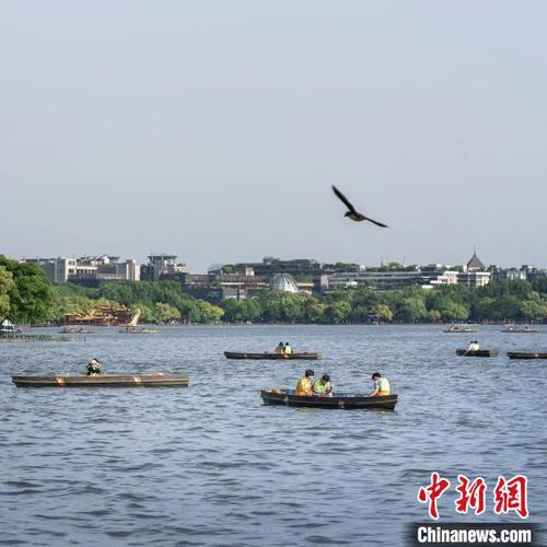 图为杭州西湖。　莫烨犇 摄