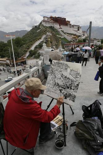 2016年李小可在布达拉宫广场药王山观景台