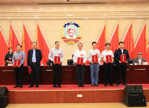 李华毅