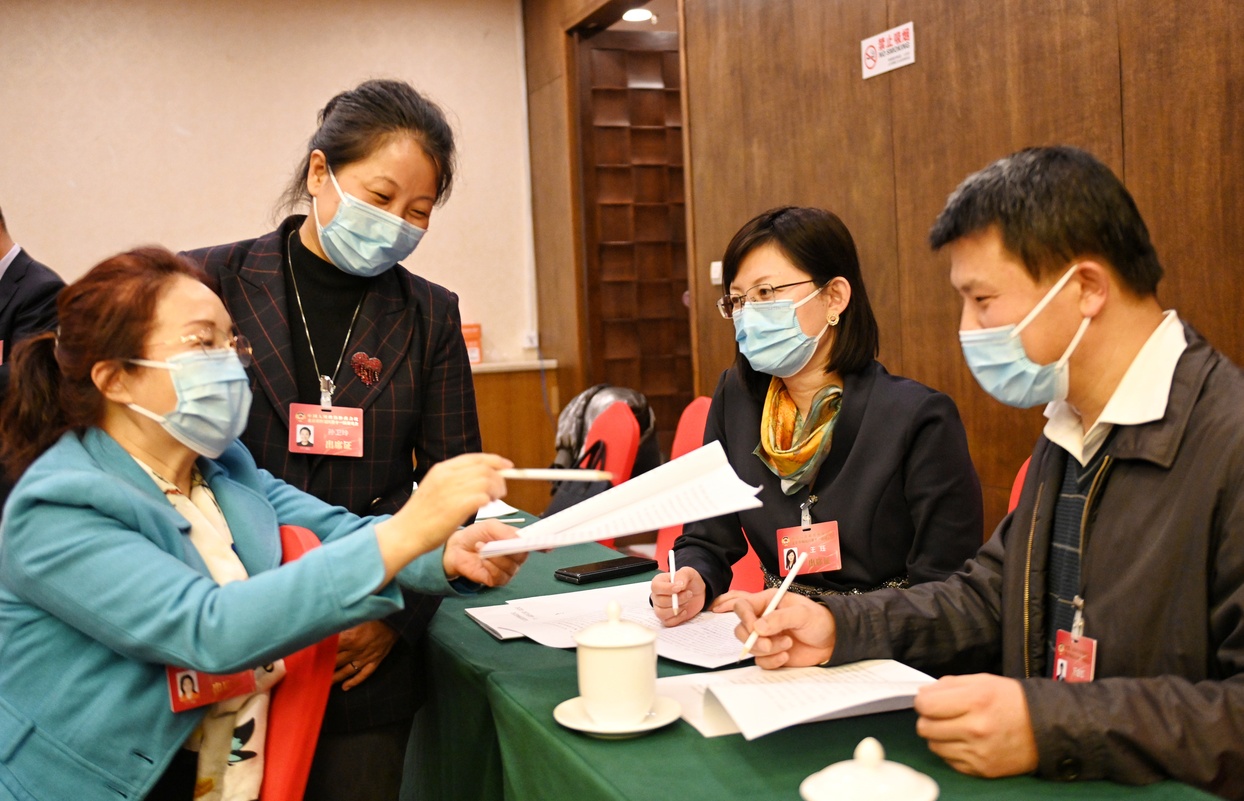        政协北京市海淀区十一届一次会议小组讨论现场