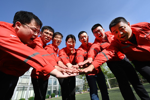 面对急难险重任务，队员们总是互相加油鼓劲(1102880)-20220527162739