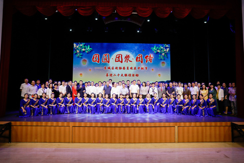 全体演职人员合影