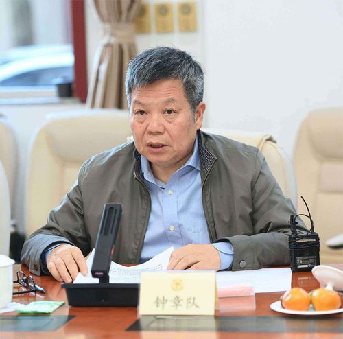 全国政协委员、北京交通大学教授钟章队发言