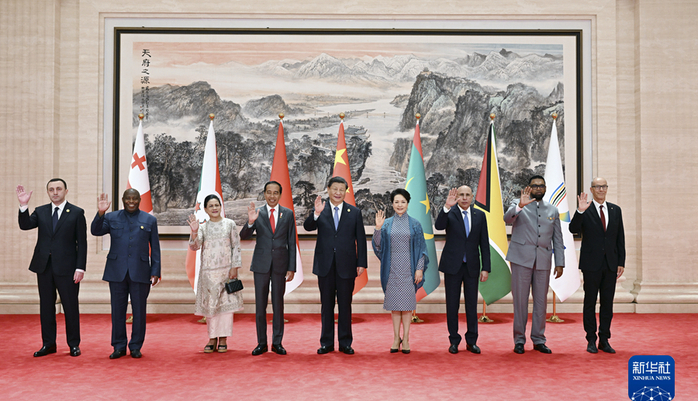 习近平和彭丽媛为出席成都第31届世界大学生夏季运动会开幕式的国际贵宾举行欢迎宴会