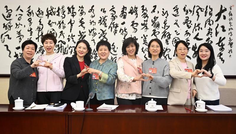 两会上的“她力量”