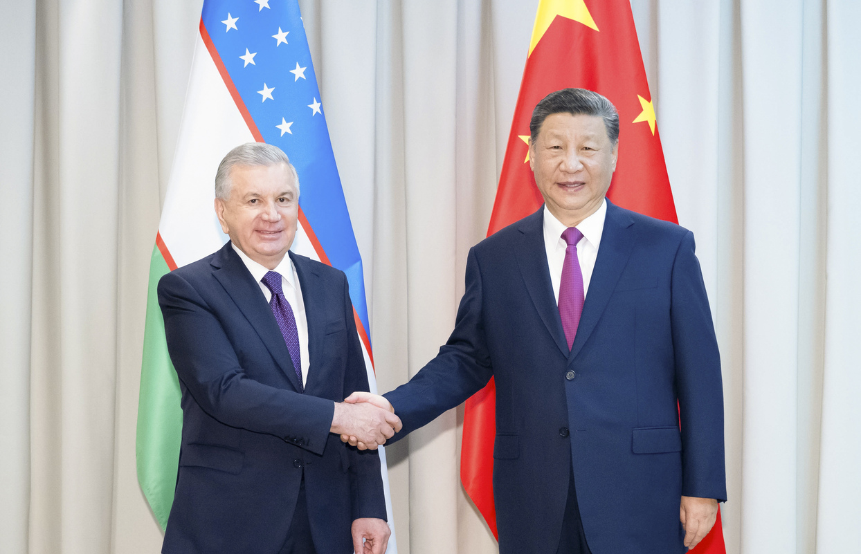   习近平会见乌兹别克斯坦总统米尔济约耶夫