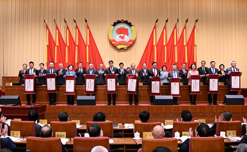 颁奖新