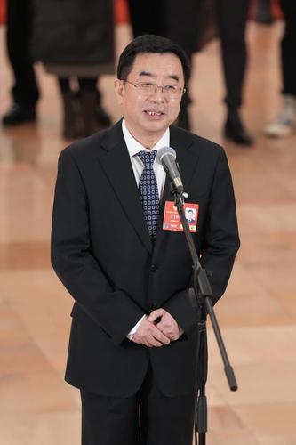 连玉明