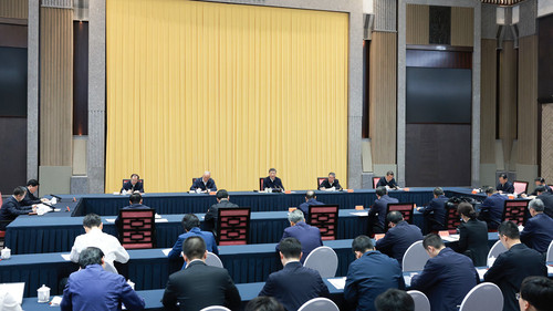 4月30日上午，中共中央总书记、国家主席、中央军委主席习近平在上海主持召开部分省区市“十五五”时期经济社会发展座谈会并发表重要讲话。新华社记者 王晔 摄