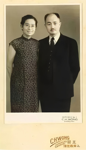 1941年7月5日，雷洁琼与严景耀结婚照(7159522)-20250512094125