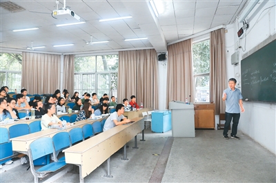 信息化时代，课堂教学还需要板书吗？