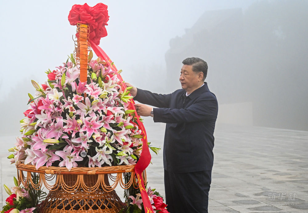 深情致敬英雄 擎举民族精神