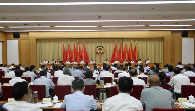 天津市十五届政协常委会召开第十二次会议