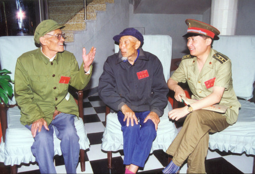 3、本文作者（右一）采访葛振林（左一）和(7868402)-20250811094030