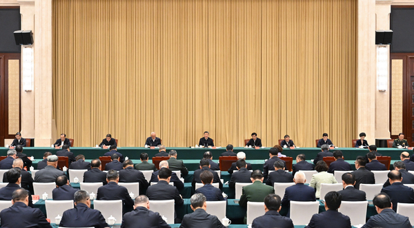 习近平听取新疆维吾尔自治区党委和政府工作(8302481)-20250925111720