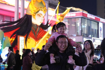 河北石家庄：灯会“照靓”夜经济