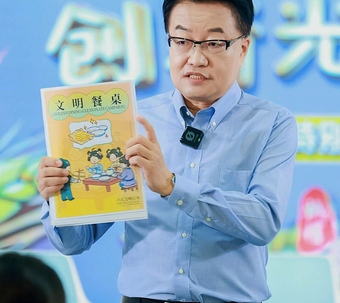 委员风采｜陶冶：以漫画为桥 做人文交流“摆渡人”