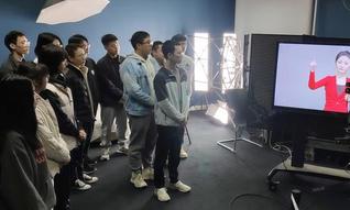 科研在哪里，思政教育就在哪里