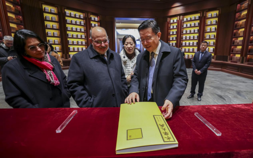 00d86176ee2a2a90e6e32d