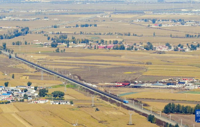 世界首列3.5万吨级重载群组列车试验开行成功